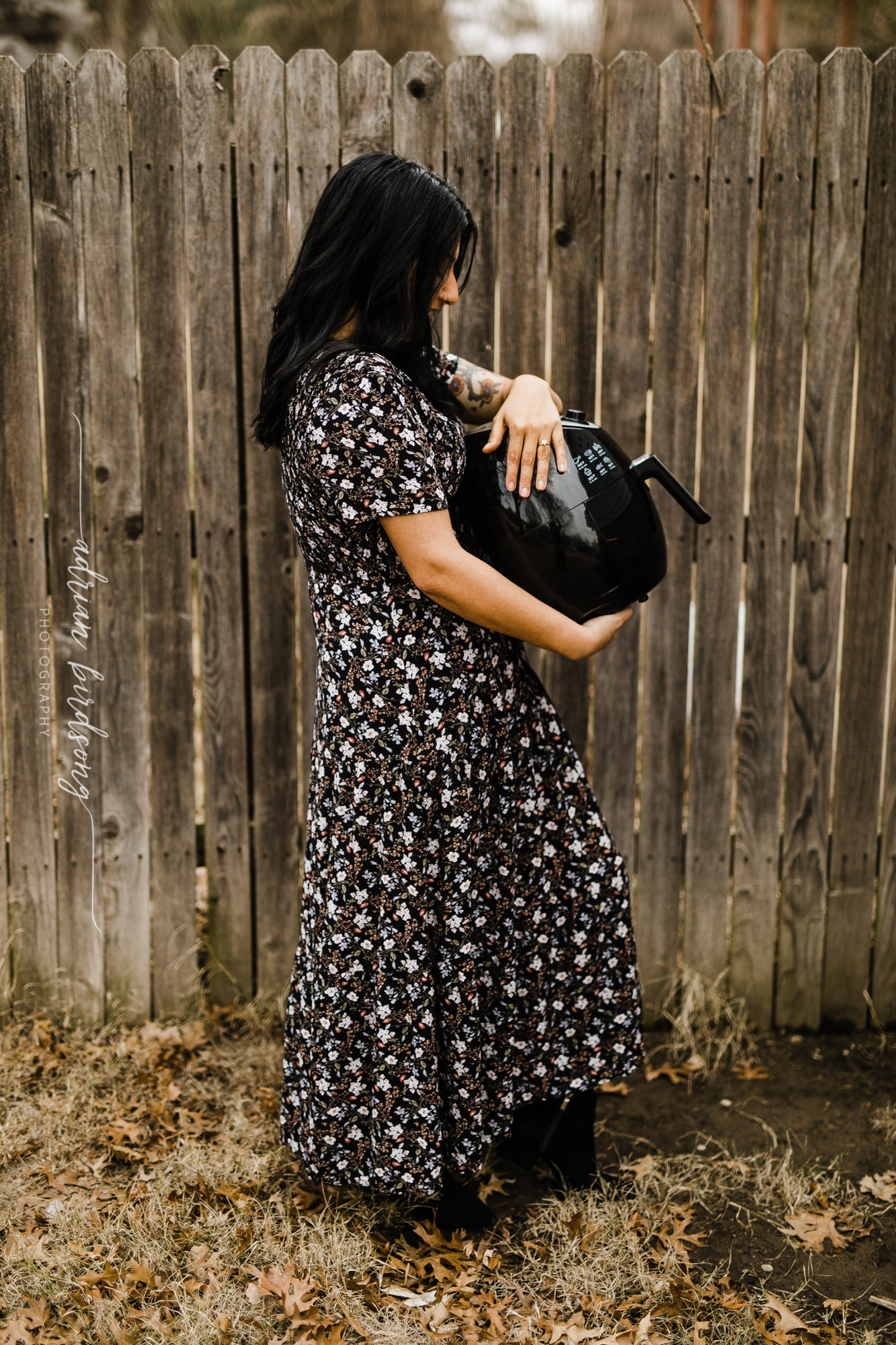 Love Is In The Air (Fryer) - Woman Goes Viral With Ridiculous Photo Shoot!