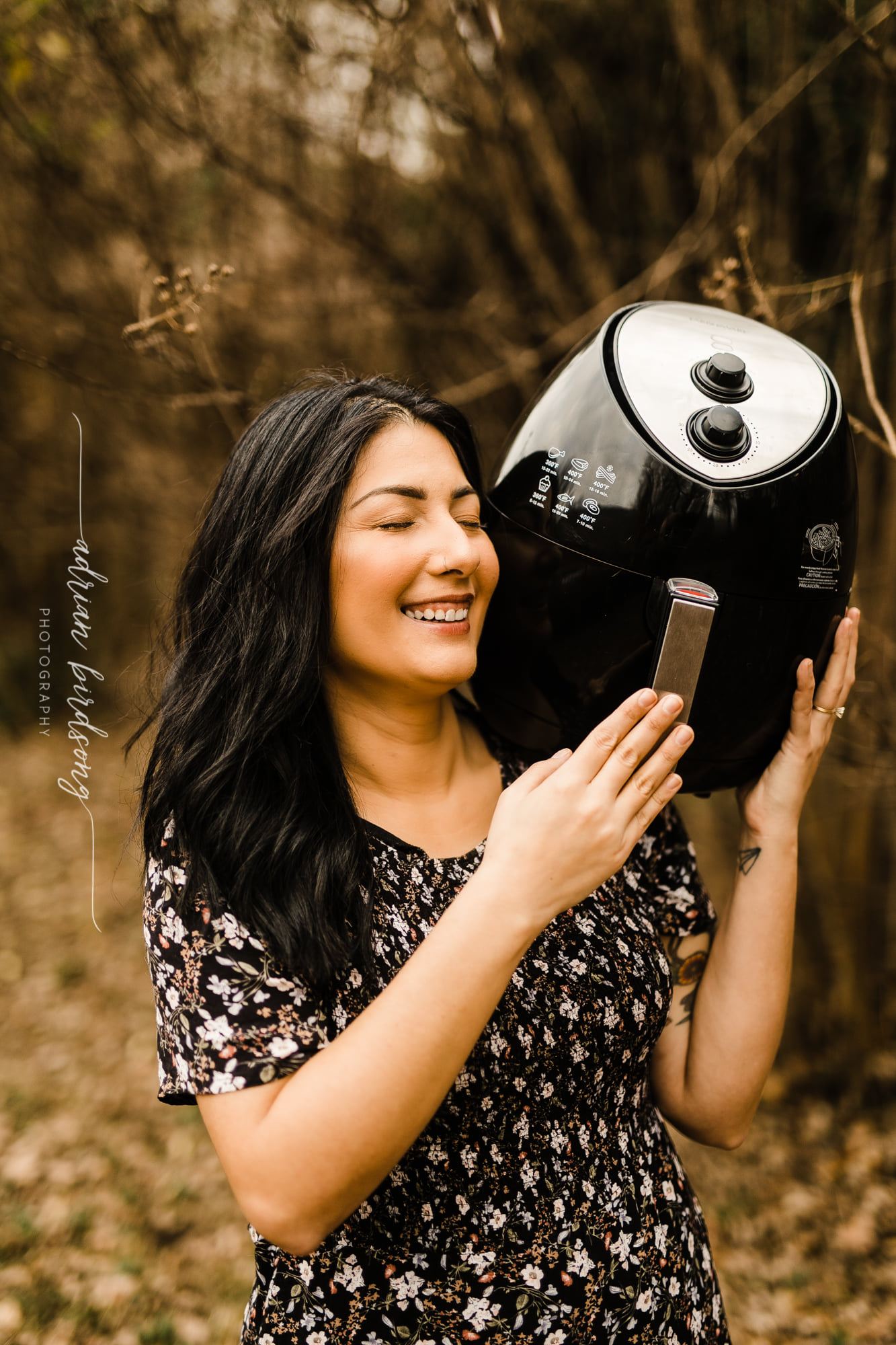 Love Is In The Air (Fryer) - Woman Goes Viral With Ridiculous Photo Shoot!