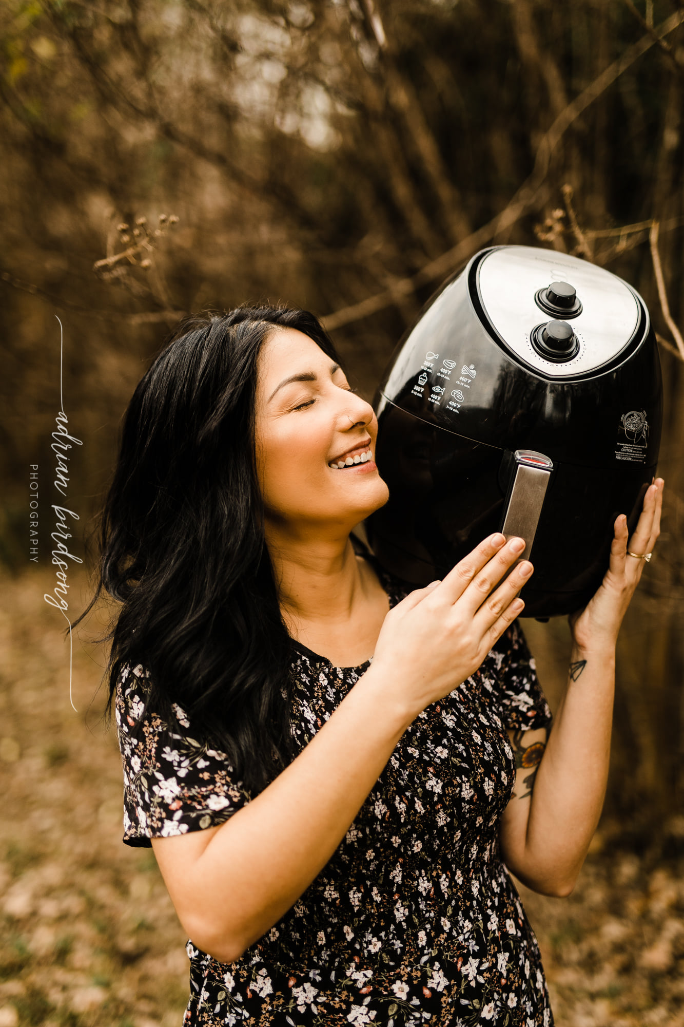 Love Is In The Air (Fryer) - Woman Goes Viral With Ridiculous Photo Shoot!
