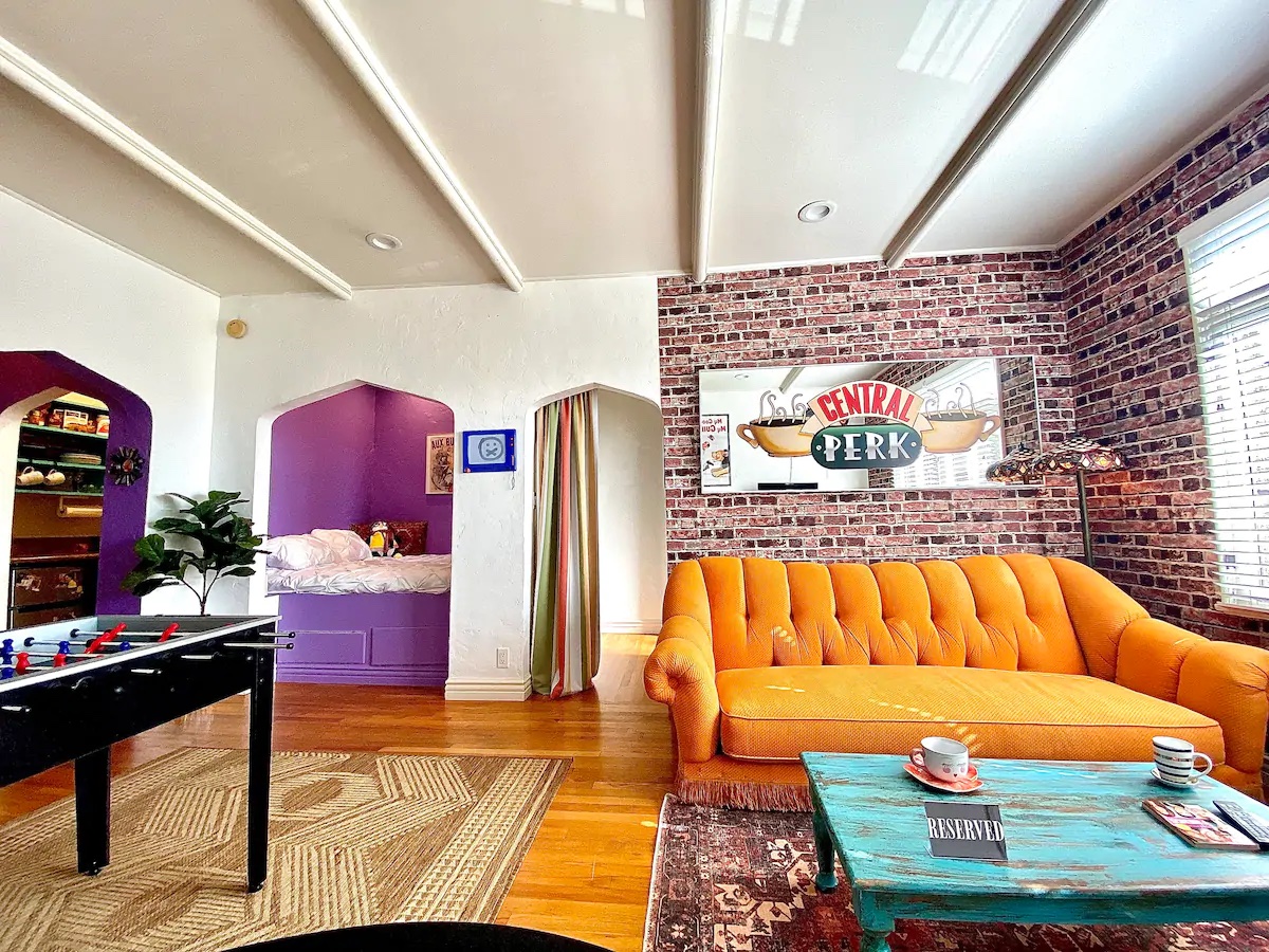 There is a FRIENDS Themed Apartment That You Can Actually Stay In!!!