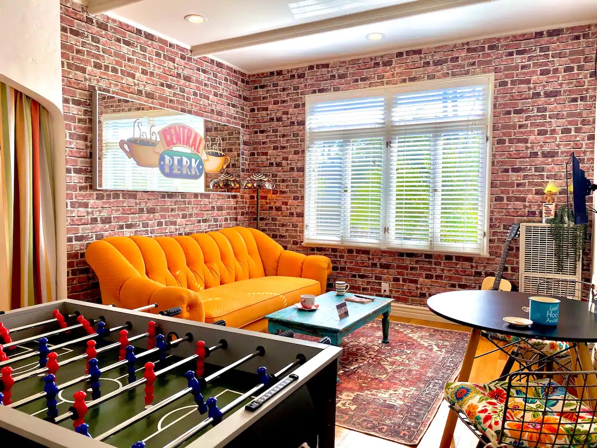 There is a FRIENDS Themed Apartment That You Can Actually Stay In!!!