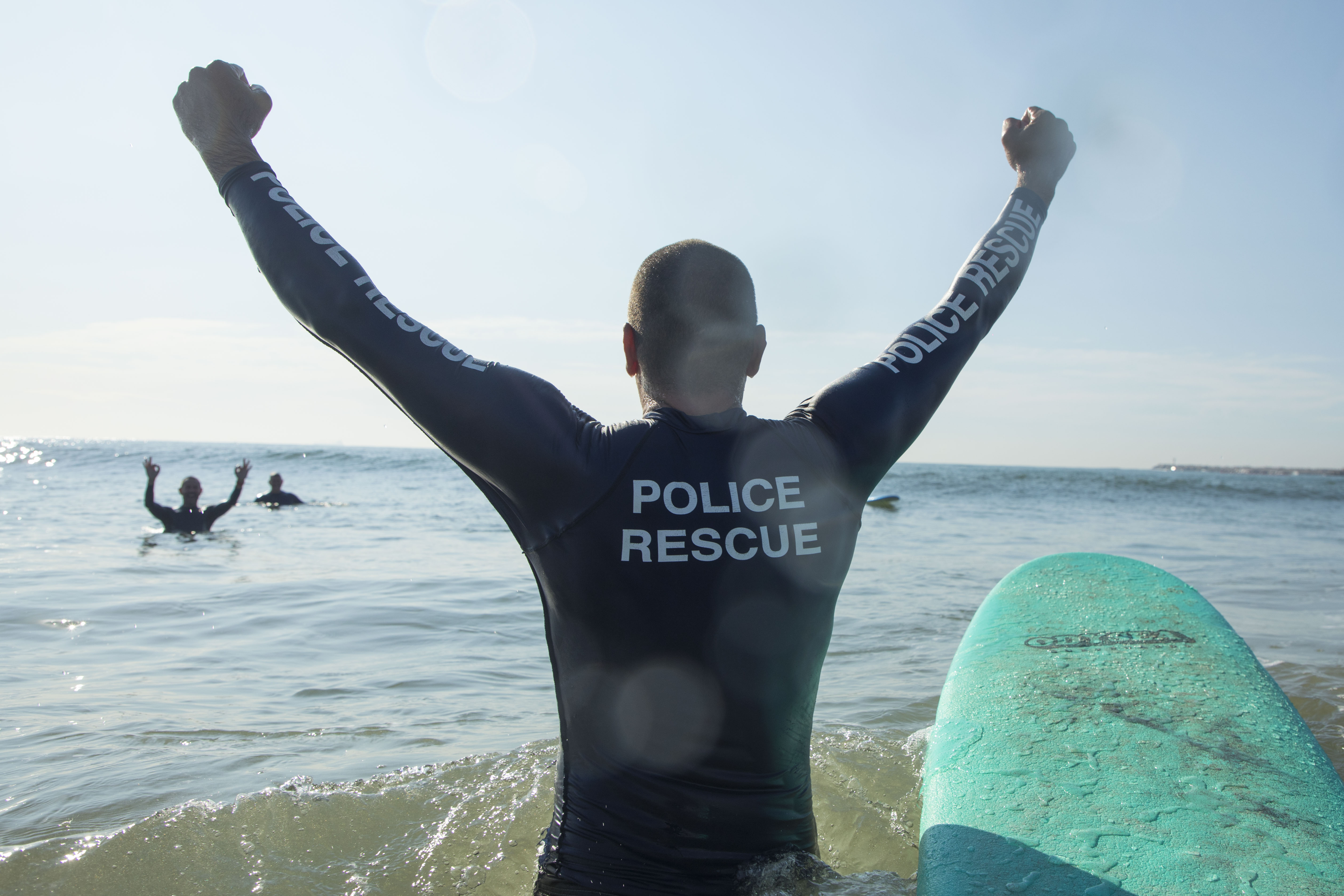 Feel Lekker: Surfing Protestor Makes Peace With Cops!