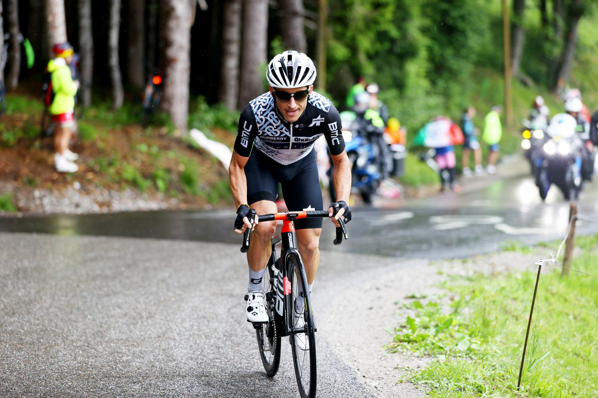 Sergio Henao Climbs to 11th on Stage 8 of Le Tour!