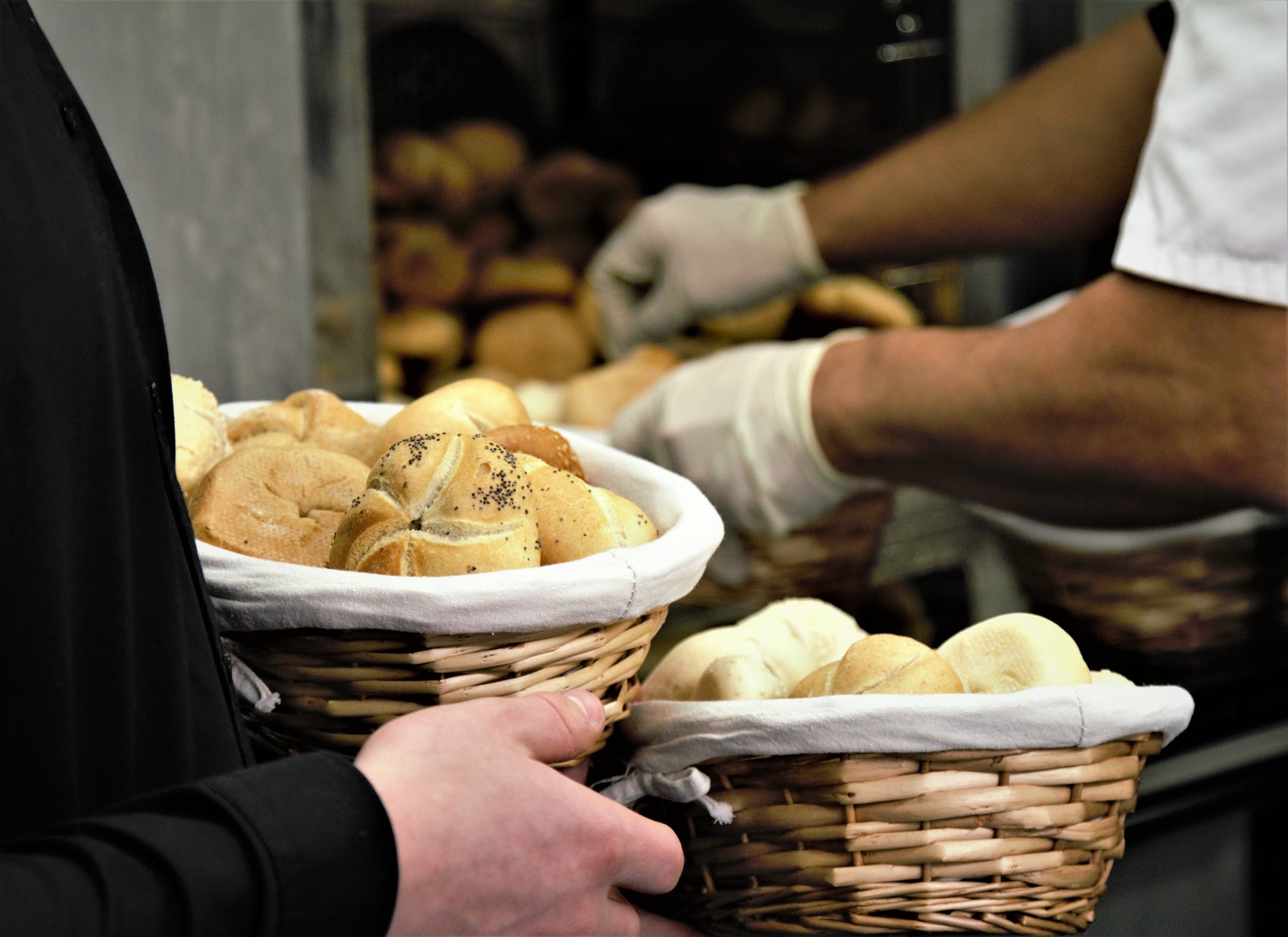 Chasing The Bun - "Rassie Erasmus" Has Opened A Bakery And It's Hilarious!