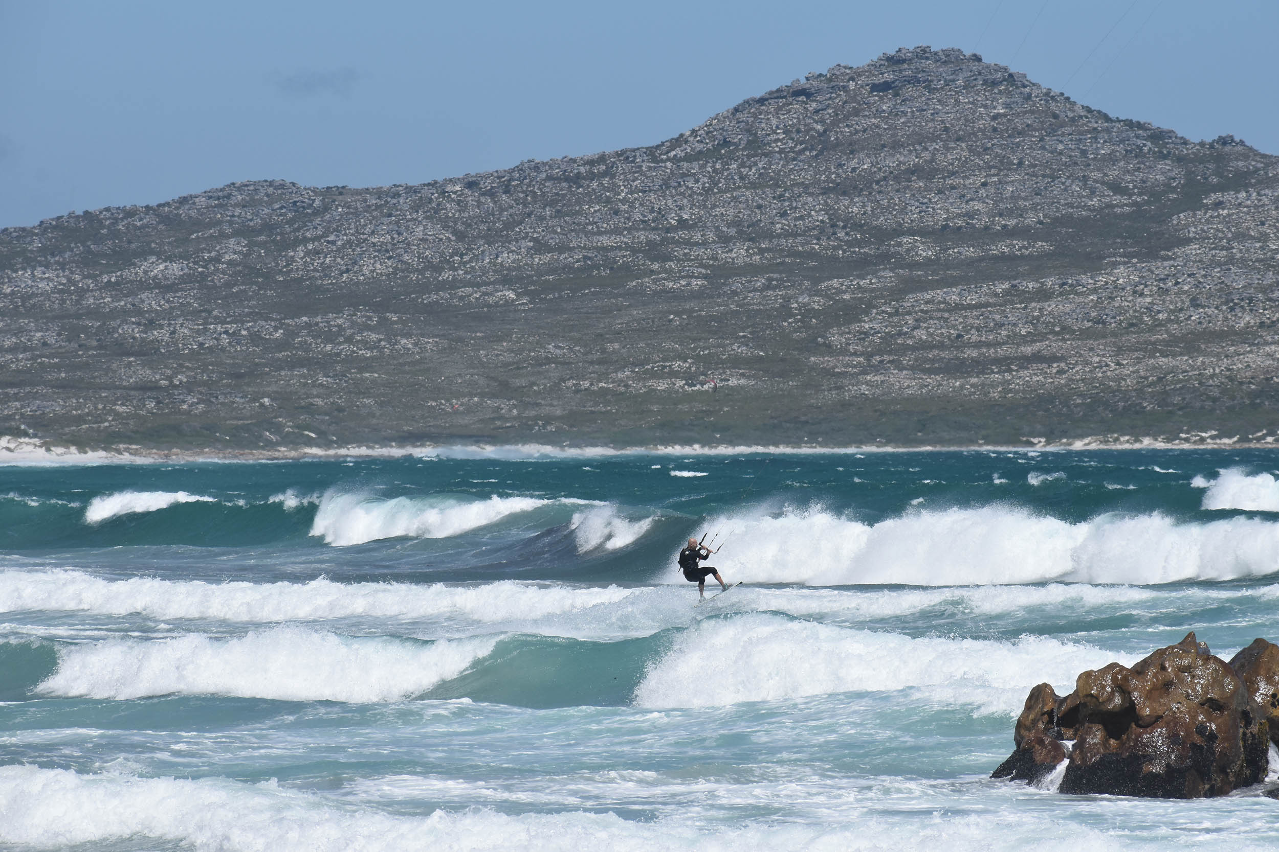 Capetonian Kite-surfs Unsupported Across False Bay!