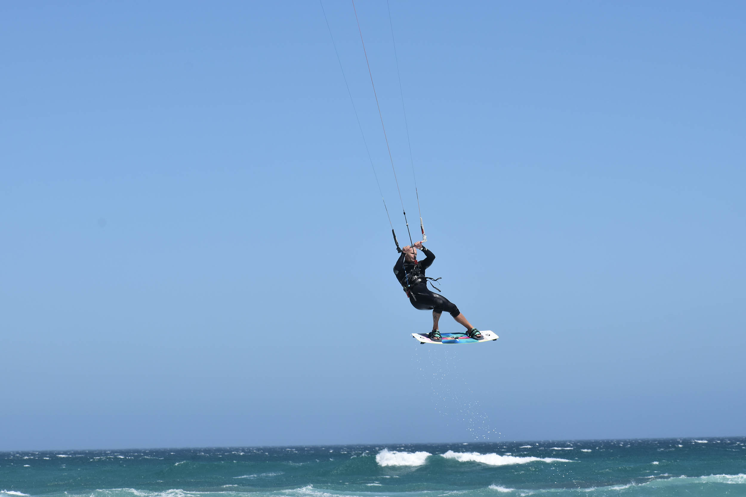 Capetonian Kite-surfs Unsupported Across False Bay!