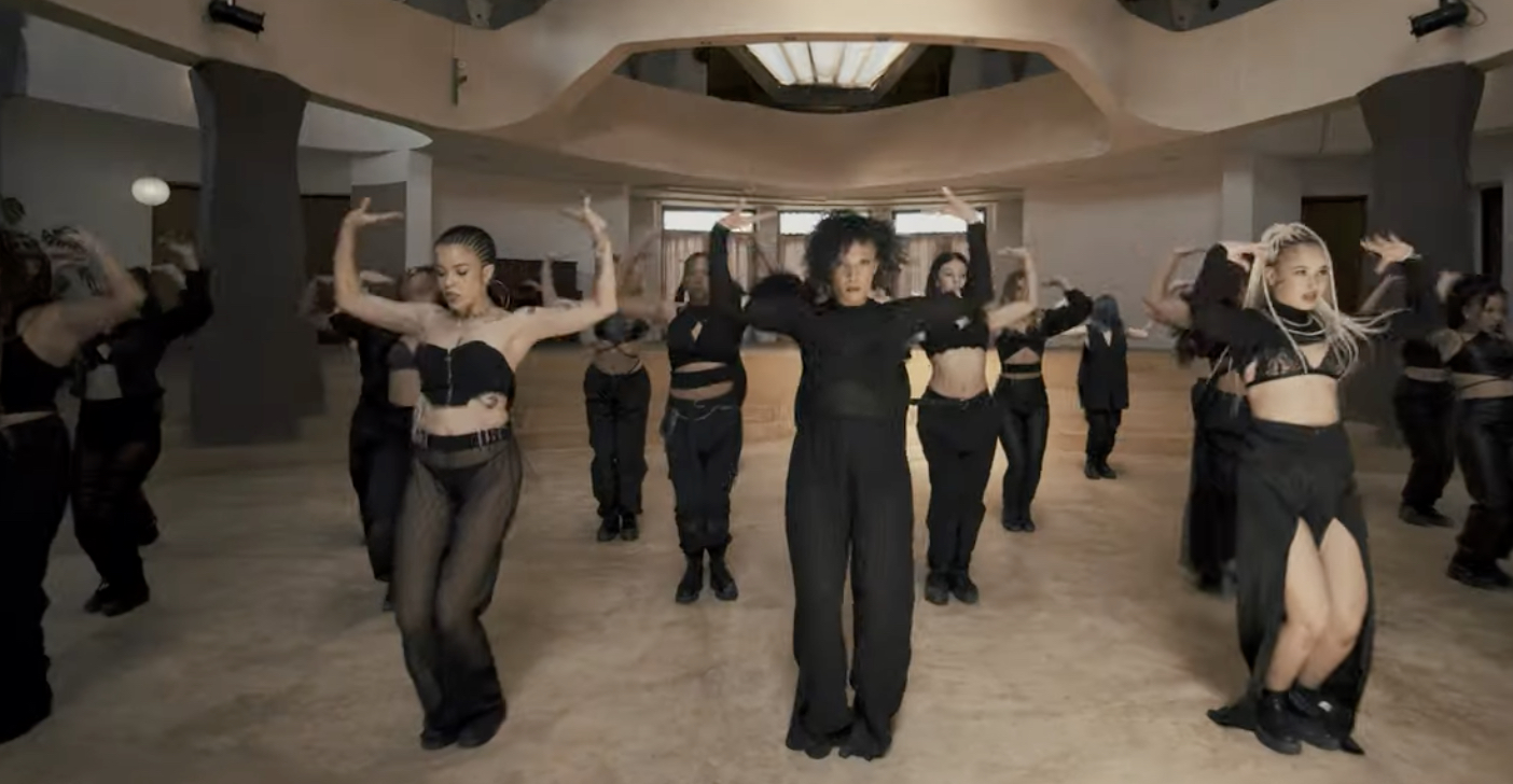 Watch: Rudi Smit is Back With a New HOT Dance Routine!
