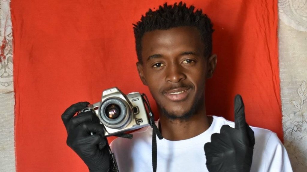 Vuyo Mabheka, a former Of Soul and Joy student, triumphs with his award-winning Popihuise series at the Salon Approche Art Fair in Paris, showcasing a visually stunning narrative that explores his childhood memories and the transformative power of art.