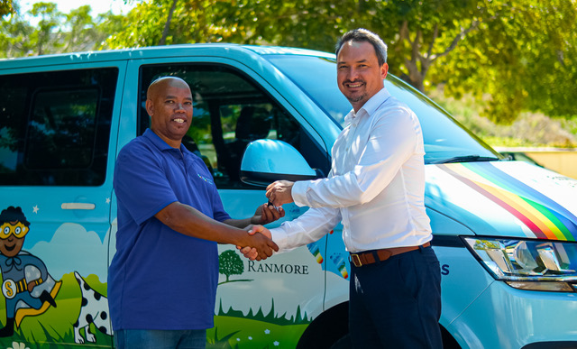 Footprints 4 Sam Unveils New Minibus to Support Young Patients