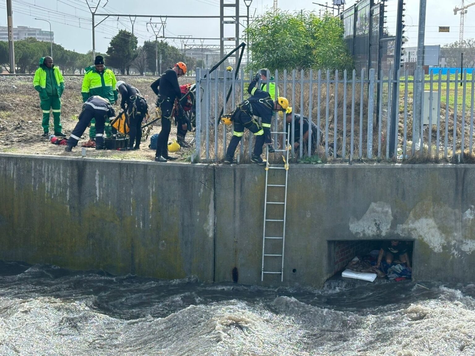 Cape Town Fire and Rescue Teams Save 2 Trapped in a Pinelands Canal