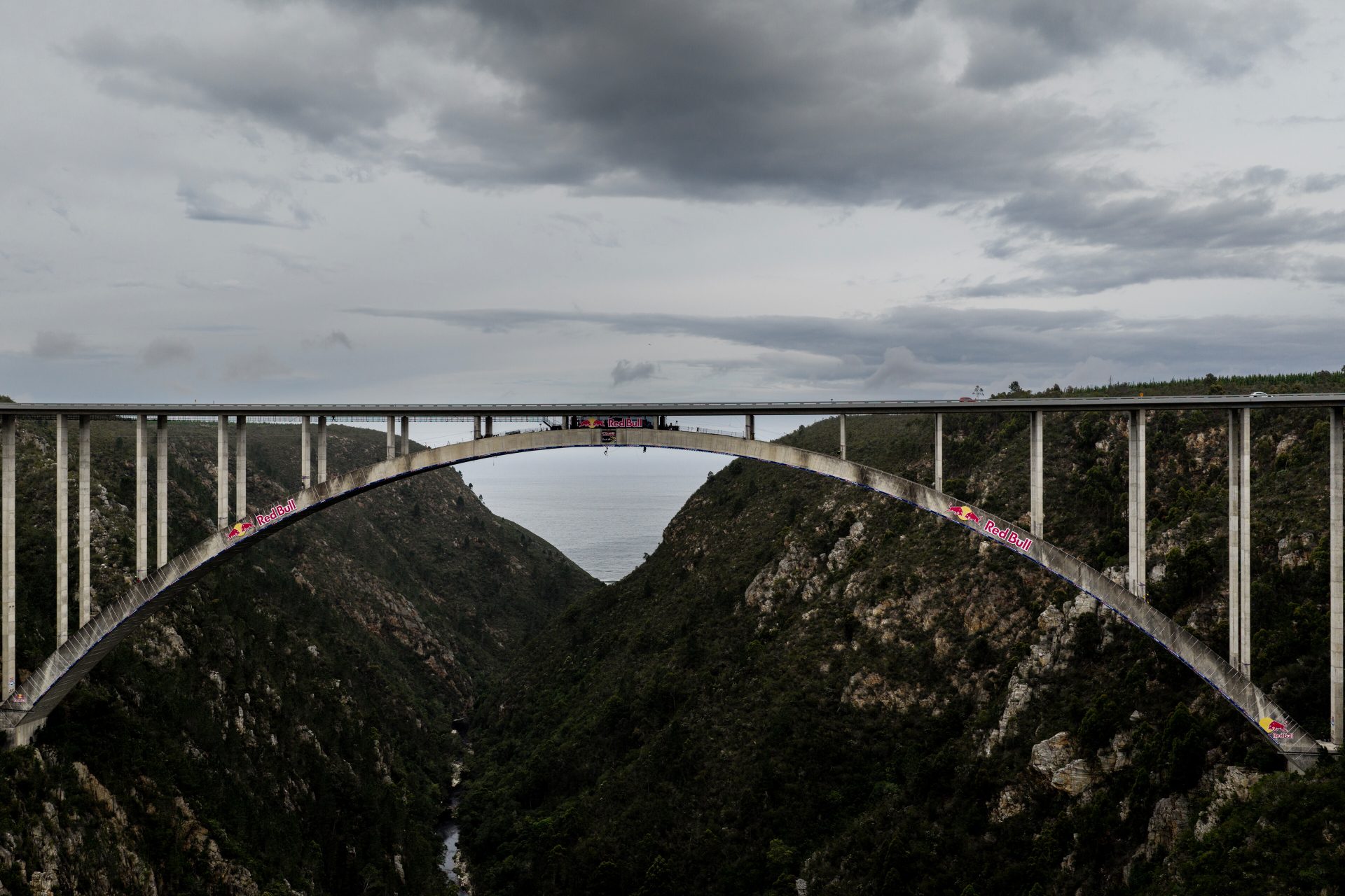 600 Monkey Bars, 216 Metres Up! South African Completes Incredible World First | Thomas van Tonder | Redbull