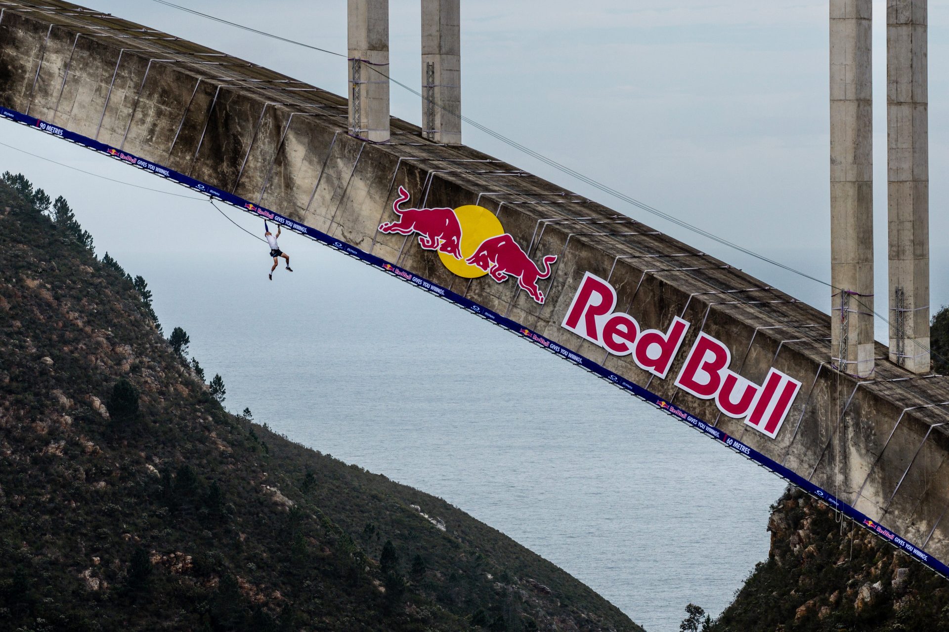 600 Monkey Bars, 216 Metres Up! South African Completes Incredible World First | Thomas van Tonder | Redbull